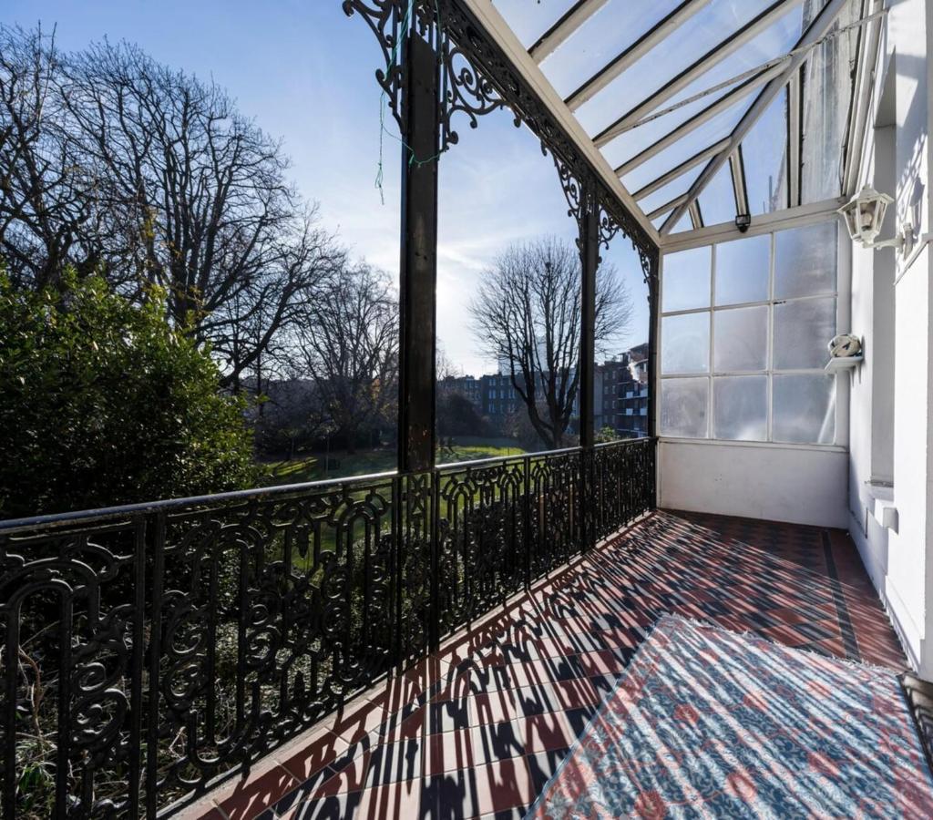 Elegant Earl'S Court 2 Bedroom Flat Just 4 Minutes From Tube London Exterior photo